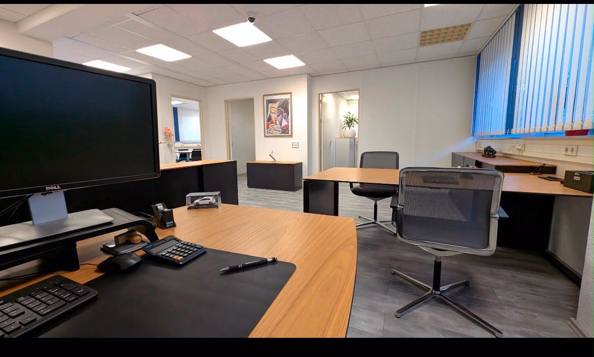 Heller, vollständig ausgestatteter Arbeitsplatz im Rental Office Wuppertal
